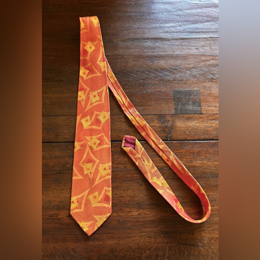 Vintage Neiman Marcus iridescent silk tie. Made in Italy.